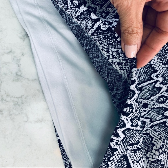 Cache Python Print Bodycon Dress - Picture 8 of 8